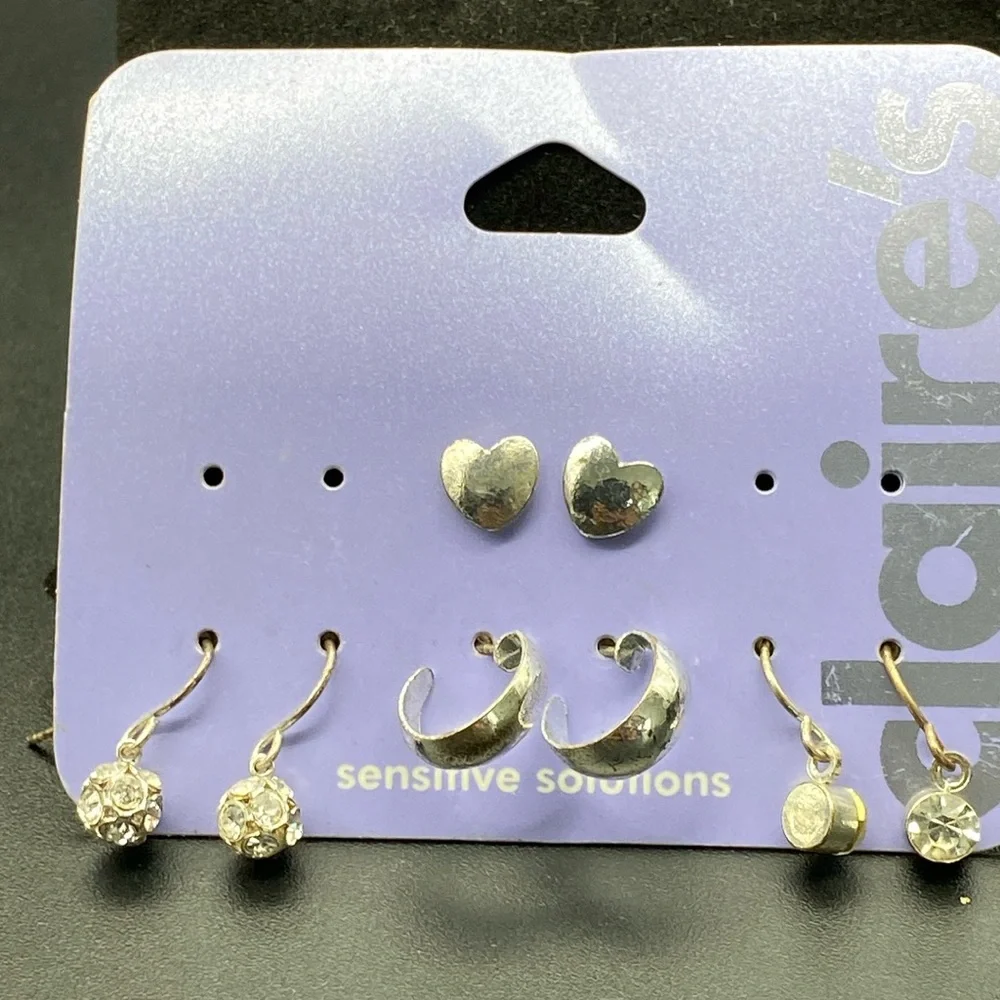 Item 485 Claire's earrings set of four